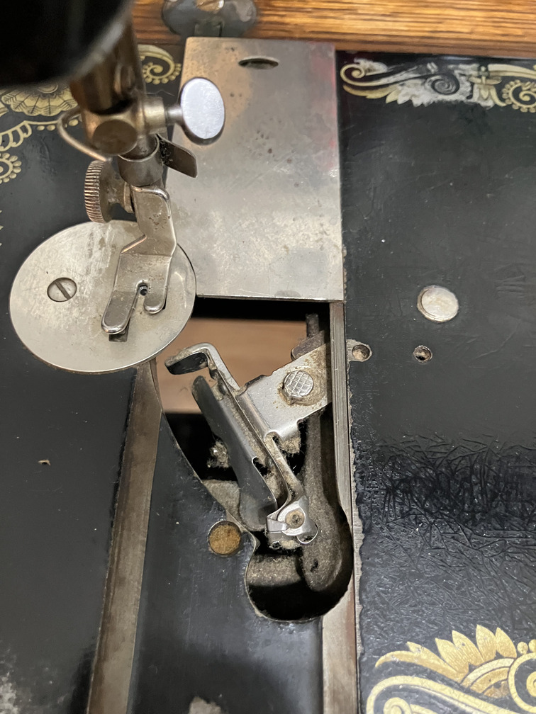 Slide plate and feed area